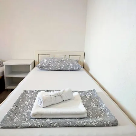 A&a - Free Private Parking * 모스타르